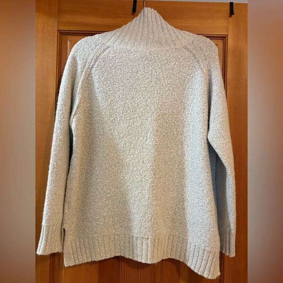 Le Lis Marbled Gray Oversized Turtleneck Sweater with Ragland Long Sleeves - Picture 4 of 9